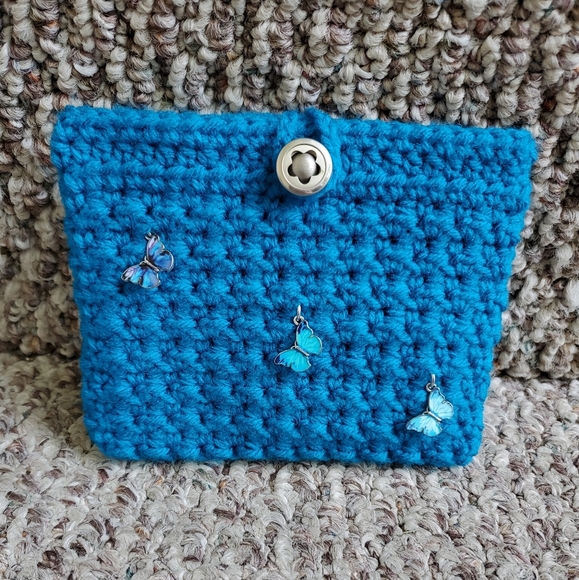 SOLD🛍Bright Blue Butterfly Crocheted Bag - Picture 3 of 10